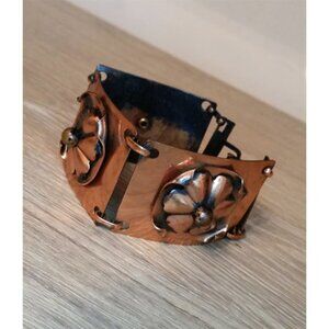 Artisan rustic style flower coppery metal links bracelet statement handmade.